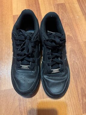 Nike Kids Black Low-Top Sneakers